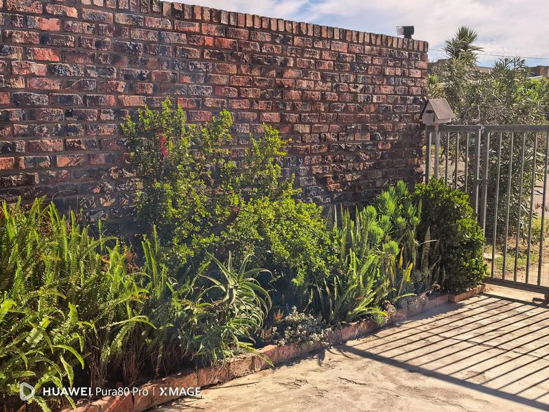 To Let 2 Bedroom Property for Rent in Heiderand Western Cape